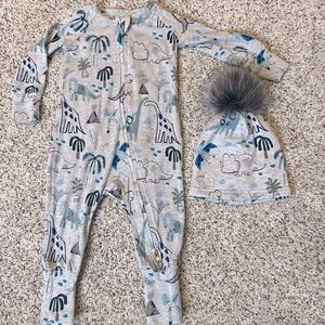 Loulou Lollipop Boys 6-12 Month Onesie with coordinating Beanie